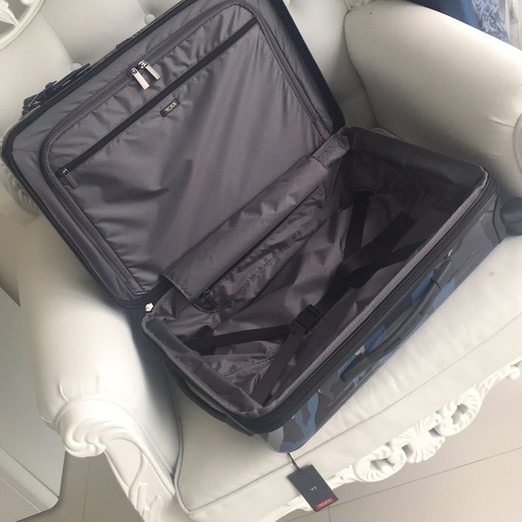 GORGEOUS CAMO TUMI INTERNATIONAL CARRY-ON (NWT) - Picture 8 of 8